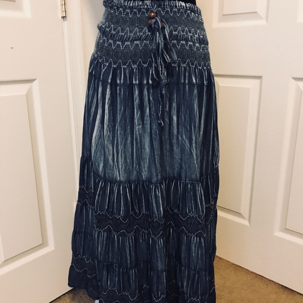 Skirt - Picture 2 of 3